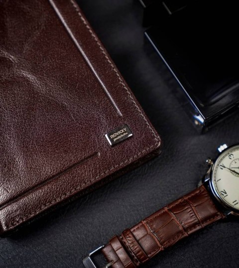 Elegancki pionowy portfel męski bez zapięcia ze skóry naturalnej - Rovicky Elegancki pionowy portfel męski bez zapięcia ze skóry naturalnej - Rovicky
