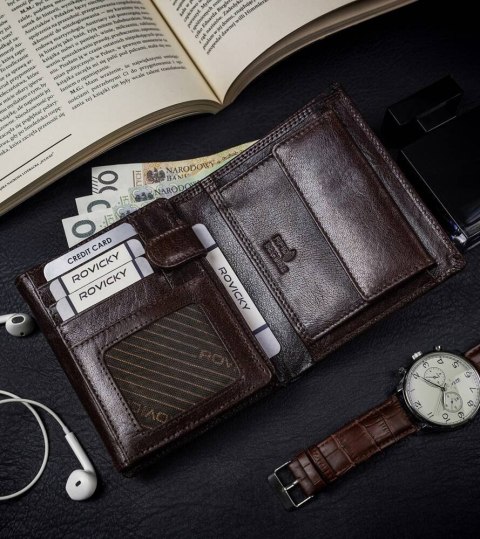 Elegancki pionowy portfel męski bez zapięcia ze skóry naturalnej - Rovicky Elegancki pionowy portfel męski bez zapięcia ze skóry naturalnej - Rovicky