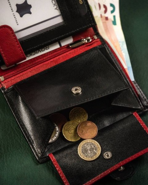 Oryginalny, skórzany portfel męski na zatrzask - Rovicky Oryginalny, skórzany portfel męski na zatrzask - Rovicky