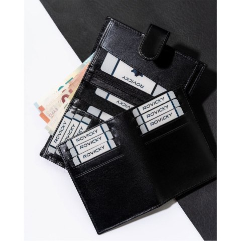 Skórzany, czarny portfel męski z zapięciem i systemem RFID - Rovicky Skórzany, czarny portfel męski z zapięciem i systemem RFID - Rovicky