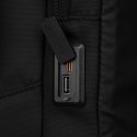 Czarny plecak podróżny z komorą próżniową i portem USB - Peterson