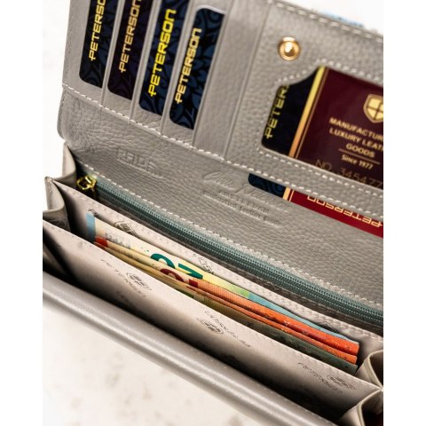 Portfel damski ze skóry naturalnej w kwiatowy wzór wyposażony w system RFID - Peterson Portfel damski ze skóry naturalnej w kwiatowy wzór wyposażony w system RFID - Peterson
