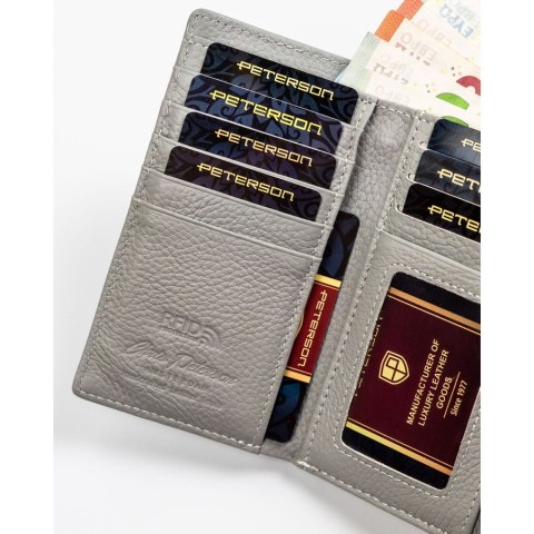 Skórzany portfel damski zamykany biglem i zatrzaskiem, wyposażony w system RFID - Peterson Skórzany portfel damski zamykany biglem i zatrzaskiem, wyposażony w system RFID - Peterson