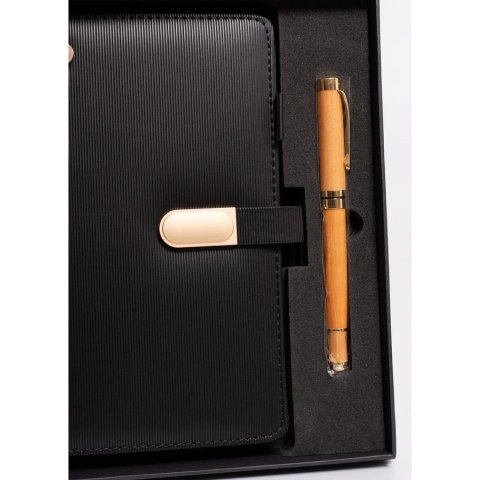 Zestaw prezentowy: czarny, elegancki notes A5 w linie i długopis z czarnym wkładem - Peterson Zestaw prezentowy: czarny, elegancki notes A5 w linie i długopis z czarnym wkładem - Peterson