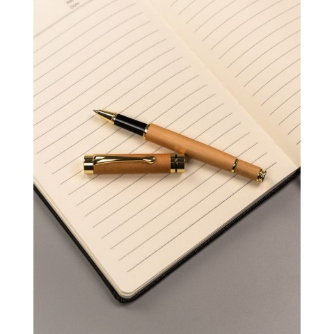 Zestaw prezentowy: czarny, elegancki notes A5 w linie i długopis z czarnym wkładem - Peterson Zestaw prezentowy: czarny, elegancki notes A5 w linie i długopis z czarnym wkładem - Peterson