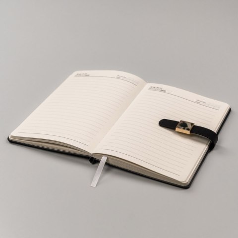 Zestaw prezentowy: czarny notes w linie z magnetycznym zapięciem i długopis z czarnym wkładem - Peterson Zestaw prezentowy: czarny notes w linie z magnetycznym zapięciem i długopis z czarnym wkładem - Peterson