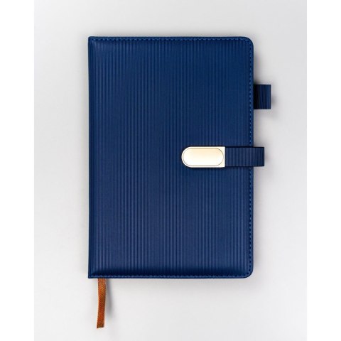 Zestaw prezentowy: elegancki, granatowy notes A5 w linie i długopis z czarnym wkładem - Peterson Zestaw prezentowy: elegancki, granatowy notes A5 w linie i długopis z czarnym wkładem - Peterson