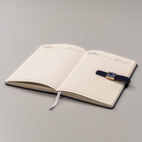 Zestaw prezentowy: granatowy notes w linie i czarny długopis z czarnym wkładem - Peterson Zestaw prezentowy: granatowy notes w linie i czarny długopis z czarnym wkładem - Peterson