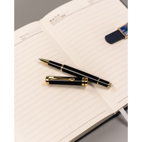 Zestaw prezentowy: granatowy notes w linie i czarny długopis z czarnym wkładem - Peterson Zestaw prezentowy: granatowy notes w linie i czarny długopis z czarnym wkładem - Peterson