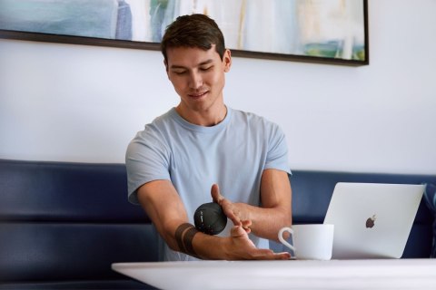 Mini kula wibracyjna Hyperice Hypersphere Mini czarna Mini kula wibracyjna Hyperice Hypersphere Mini czarna