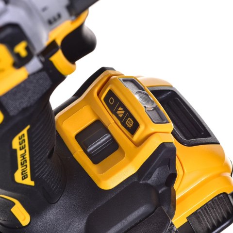 Wiertarko-wkrętarka 18V 2x5,0Ah BL TSTAK DCD805P2T Wiertarko-wkrętarka 18V 2x5,0Ah BL TSTAK DCD805P2T