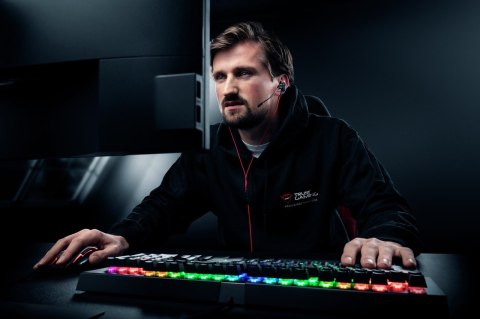 Słuchawki z mikrofonem TRUST GXT 408 Cobra czarno-czerwony Słuchawki z mikrofonem TRUST GXT 408 Cobra czarno-czerwony
