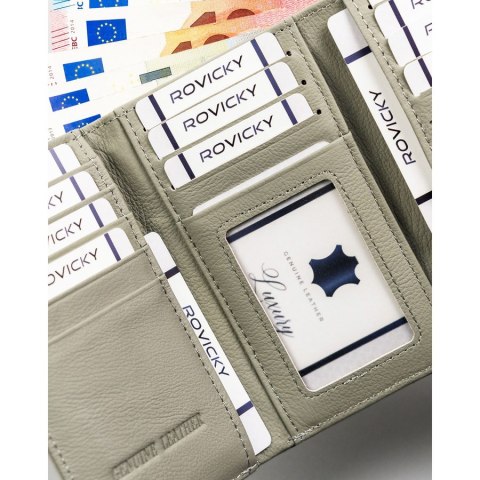 Pojemny portfel damski w kwiaty zamykany na zatrzask - 4U Cavaldi Pojemny portfel damski w kwiaty zamykany na zatrzask - 4U Cavaldi