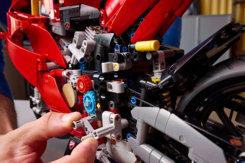 LEGO TECHNIC 42202 Motocykl Ducati Panigale V4 S LEGO TECHNIC 42202 Motocykl Ducati Panigale V4 S