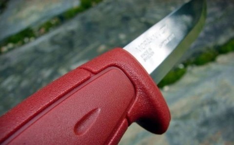 Nóż Morakniv BASIC 511 - Carbon Steel - Czerwony Nóż Morakniv BASIC 511 - Carbon Steel - Czerwony