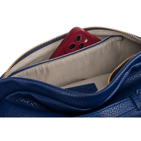 Granatowa sportowa nerka damska ze skóry ekologicznej saszetka na biodra lub na ramię crossbody Peterson Granatowa sportowa nerka damska ze skóry ekologicznej saszetka na biodra lub na ramię crossbody Peterson