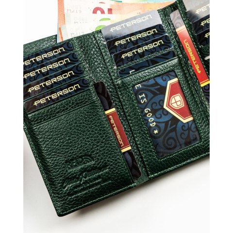 Lakierowany zielony portfel damski w kwiaty portmonetka na zatrzask i bigiel skóra ekologiczna i naturalna RFID STOP Peterson Lakierowany zielony portfel damski w kwiaty portmonetka na zatrzask i bigiel skóra ekologiczna i naturalna RFID STOP Peterson