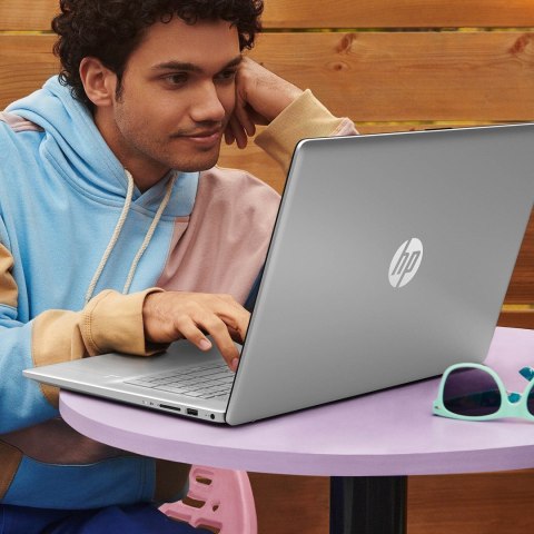 HP 17-cn3135nw i5-1334U 17,3"FHD AG IPS 250nits 16GB DDR4 SSD512 IrisXe Cam720p Win11 2Y Natural Silver HP 17-cn3135nw i5-1334U 17,3"FHD AG IPS 250nits 16GB DDR4 SSD512 IrisXe Cam720p Win11 2Y Natural Silver