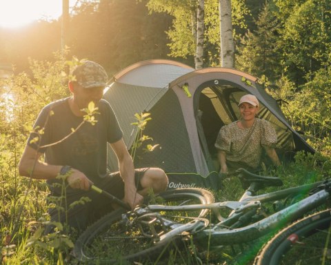 Outwell Earth 4 Plus Four Room Tunnel Tent for 4 Persons, Green | Outwell Outwell Earth 4 Plus Four Room Tunnel Tent for 4 Persons, Green | Outwell