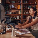 Poly Zestaw słuchawkowy Voyager Focus 2 z certyfikatem Microsoft Teams USB-C-C + przejściówka USB-C/A 9T9J4AA#AC3