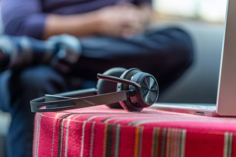 Poly Zestaw słuchawkowy Voyager Focus 2 z certyfikatem Microsoft Teams USB-C-C + przejściówka USB-C/A 9T9J4AA#AC3 Poly Zestaw słuchawkowy Voyager Focus 2 z certyfikatem Microsoft Teams USB-C-C + przejściówka USB-C/A 9T9J4AA#AC3