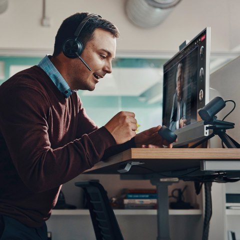 Poly Zestaw słuchawkowy Voyager Focus 2 z certyfikatem Microsoft Teams USB-C-C + przejściówka USB-C/A + podstawka ładująca 9T9J6 Poly Zestaw słuchawkowy Voyager Focus 2 z certyfikatem Microsoft Teams USB-C-C + przejściówka USB-C/A + podstawka ładująca 9T9J6