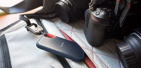Dysk zewnętrzny SSD SanDisk Extreme Portable (4TB; USB 3.2; 1050 MB/s; SDSSDE61-4T00-G25) Dysk zewnętrzny SSD SanDisk Extreme Portable (4TB; USB 3.2; 1050 MB/s; SDSSDE61-4T00-G25)