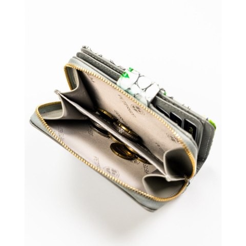 Pojemny, zielony portfel damski ze skóry naturalnej z systemem RFID - Peterson Pojemny, zielony portfel damski ze skóry naturalnej z systemem RFID - Peterson