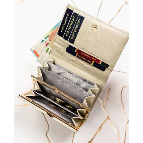 Elegancki portfel damski w kwiaty wykonany ze skóry naturalnej i ekologicznej - Peterson Elegancki portfel damski w kwiaty wykonany ze skóry naturalnej i ekologicznej - Peterson