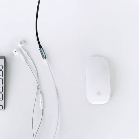 Ugreen kabel adapter przedłużacz AUX mini jack 3,5 mm 2m (niebieski) Ugreen kabel adapter przedłużacz AUX mini jack 3,5 mm 2m (niebieski)