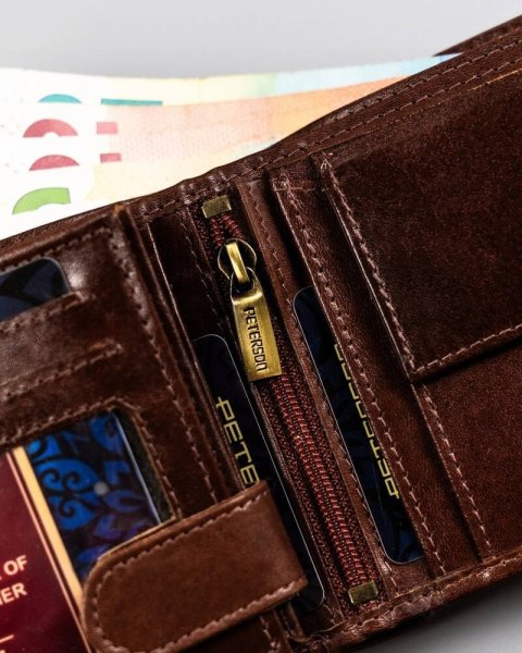 Duży, skórzany portfel męski z ochroną RFID - Peterson Duży, skórzany portfel męski z ochroną RFID - Peterson